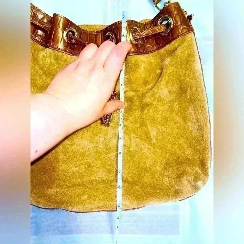 🏵️Cole Haan Drawstring Hobo Hazelnut soft Suede luxurious bag 🏵️ - Picture 5 of 10
